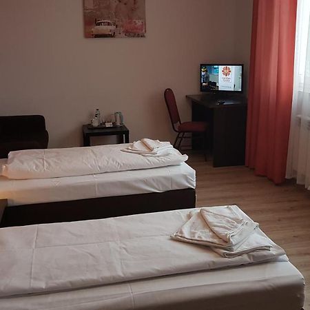 יאבור Hotelik Kameleon Pokoje Goscinne מראה חיצוני תמונה