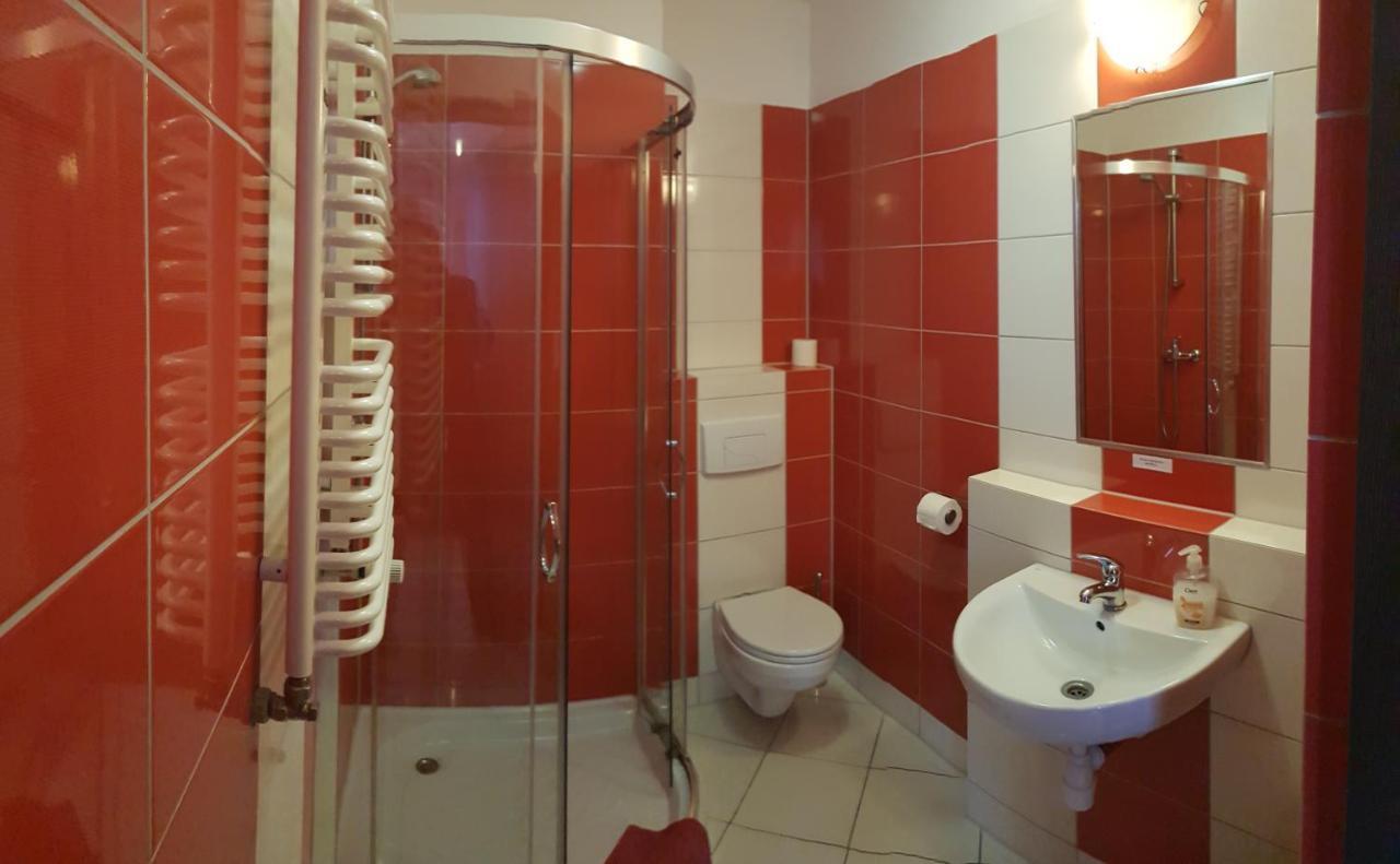 יאבור Hotelik Kameleon Pokoje Goscinne מראה חיצוני תמונה