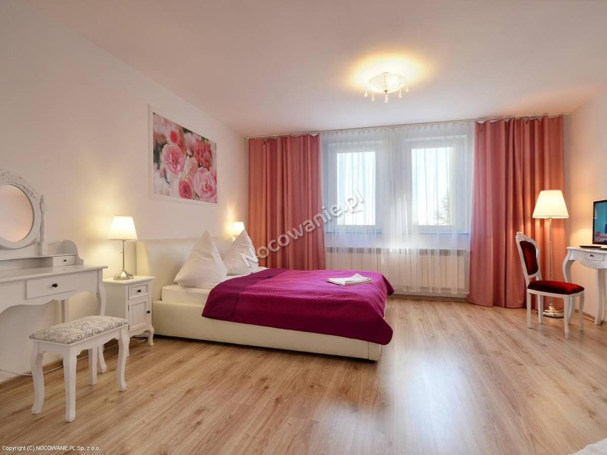 יאבור Hotelik Kameleon Pokoje Goscinne מראה חיצוני תמונה